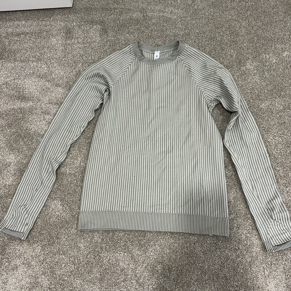 Lululemon - long sleeve crew neck performance shirt